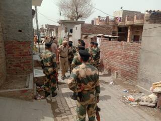 ਪੰਜਾਬ 'ਚ ਨਸ਼ਾ ਵੇਚਣ ਵਾਲਿਆਂ ਦੀ ਨਹੀਂ ਹੁਣ ਖੈਰ, ਪੰਜਾਬ ਪੁਲਿਸ ਤੇ BSF ਚਲਾ ਰਹੀ ਸਾਂਝੇ ਸਰਚ ਅਪਰੇਸ਼ਨ, ਵੇਖੋ ਤਸਵੀਰਾਂ