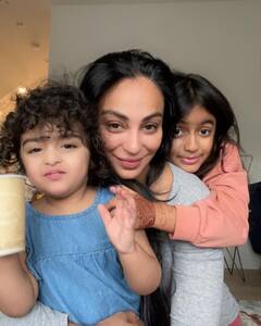 Neeru Bajwa Latest Photos: पति और बच्चों के साथ पूल पार्टी करती दिखीं नीरू बाजवा, फैन्स के साथ शेयर की तस्वीरें