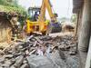 Begusarai News: उत्तरप्रदेश की तरह अब बिहार में भी चलने लगा बुलडोजर, दो अपराधियों के घरों को पुलिस ने किया ध्वस्त