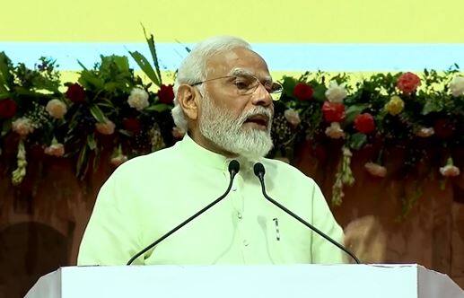 યુરિયાની થેલીની કિંમત 3,500 રૂપિયા, પરંતુ ખેડૂતોને માત્ર રૂ 300માં આપવામાં આવે છે: PM મોદી