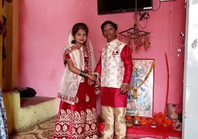 Husband 3 feet tall groom, 31 feet tall bride; discussion of newlyweds in Jalgaon, wedding done in full swing 36 इंच उंचीचा नवरा, 31 इंचाची नवरी; जळगावातील नवविवाहित दाम्पत्याची चर्चा