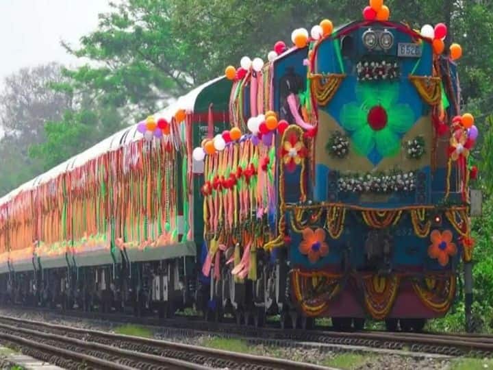 india Bangladesh Third train mitali express started ann Indian Bangladesh Train: न्यू जलपाईगुड़ी से ढाका के बीच मिताली एक्सप्रेस को हरी झंडी, भारत-बांग्लादेश के बीच चली तीसरी ट्रेन