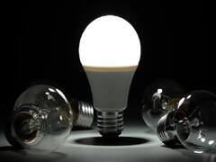 New Business Idea: कम पैसों में शुरू करें LED बल्ब बनाने का बिजनेस, 50 हजार में लगाएं प्लांट