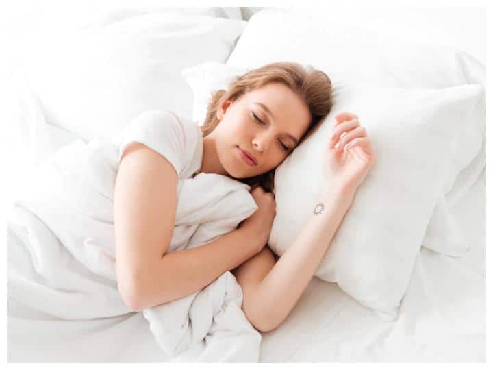 day nap sleeping tips ayurvedic tips for daily life day sleeping Day Nap : दिवसा झोपल्यानं होईल नुकसान, आयुर्वेदामध्ये काय सांगितलंय? वाचा...