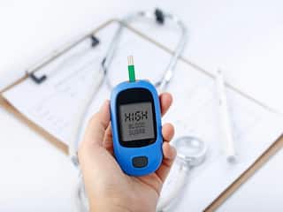 Diabetes Care Tips : घराच्या घरी व्यायाम करा अन् मधुमेहावर नियंत्रण मिळवा! जाणून घ्या मधुमेहींसाठी मान्सून फिटनेस टिप्स