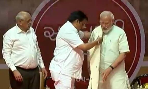 ગાંધીનગર: 'સહકાર સે સમૃદ્ધિ' કાર્યક્રમમાં સીઆર પાટીલે PM મોદીનું સ્વાગત કર્યું, જુઓ વીડિયો