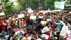 Student Agitation: অনলাইনে পরীক্ষার দাবি, কলকাতা বিশ্ববিদ্যালয়ের সামনে ৮ ঘণ্টা বিক্ষোভ পড়ুয়াদের।Bangla News