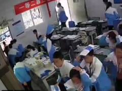 China Viral Video: भूकंप के दौरान कैसे बचाई व्हीलचेयर पर बैठे अपने क्लासमेट की जान, वीडियो देखें