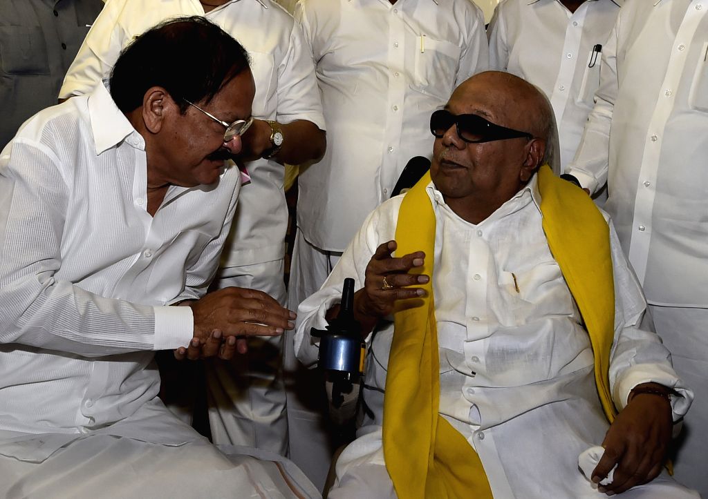 Former CM Karunanidhi : அண்ணா அறிவாலய சிலையின் நகல்! சிற்பி விவரம்! முன்னாள் முதல்வர் கருணாநிதி சிலை குறித்து சில விவரம்..