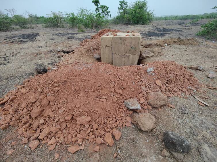 konkan oil refinery project work excavation in two villages has been started local oppose it कोकणात रिफायनरीच्या कामकाजाला सुरूवात? दोन गावात सुरू असलेल्या उत्खननाला स्थानिकांचा विरोध