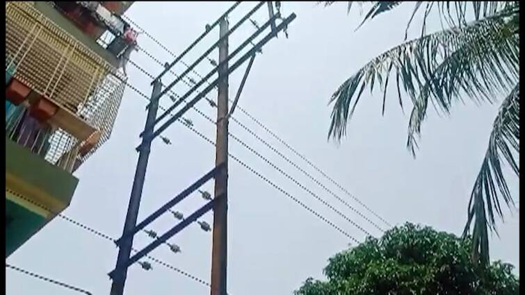 Two people dead in electric shock in Chandkheda Ahmedabad અમદાવાદ: ચાંદખેડામાં કરંટ લાગતા બેના મોત, બાળકને બચાવવા ગયેલ મહિલાએ પણ જીવ ગુમાવ્યો