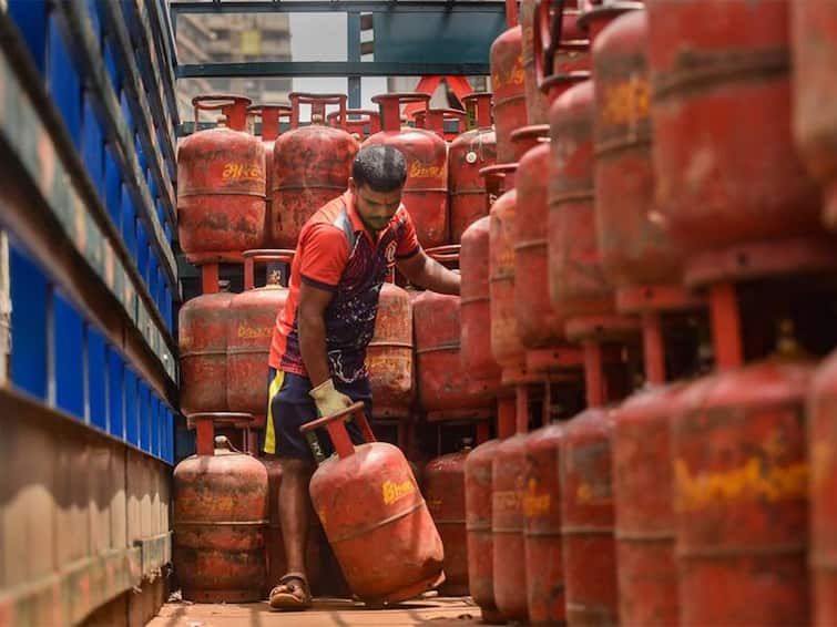 LPG Cylinder: You also have Indane Gas Connection in your house, so now you will get big benefit, know here... LPG Cylinder: ਤੁਹਾਡੇ ਘਰ 'ਚ ਵੀ ਹੈ Indane Gas Connection, ਤਾਂ ਹੁਣ ਤੁਹਾਨੂੰ ਮਿਲੇਗਾ ਵੱਡਾ ਫ਼ਾਇਦਾ, ਜਾਣੋ ਕੀ...