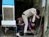 Drunk Man slaps Policeman in Indore: शराब के नशे में सिपाही को जड़ा थप्पड़, पुलिस ने की जमकर पिटाई, वीडियो हुआ वायरल