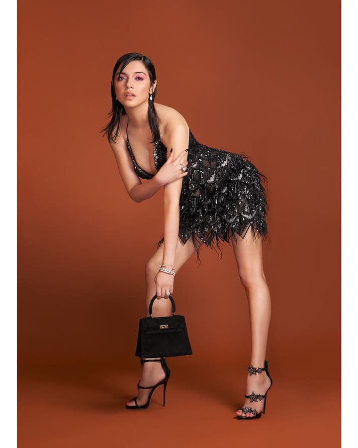 कोट्यवधींच्या संपत्तीची मालक आणि टी-सीरीजचे चेअरमन भूषण कुमार यांची पत्नी दिव्या खोसला कुमार ही अशा सौंदर्यवतींपैकी एक आहे, जिच्यावर वयाचा प्रभाव पडत नाही. (photo:divyakhoslakumar/ig)