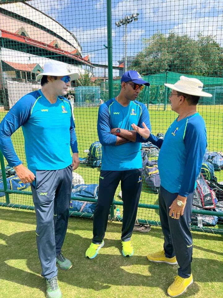 প্রস্তুতি ম্যাচে পাওয়া যাবে না ঋত্বিক চট্টোপাধ্যায় ও মুকেশ কুমারকেও। ঋত্বিককে এবার নিয়েছিল পাঞ্জাব কিংস। তবে কোনও ম্যাচ খেলায়নি। মুকেশ দিল্লি ক্যাপিটালস শিবিরে নেট বোলার হিসাবে ছিলেন। দুজনই দেহরাদূনে অফিস ম্যাচ খেলছেন।