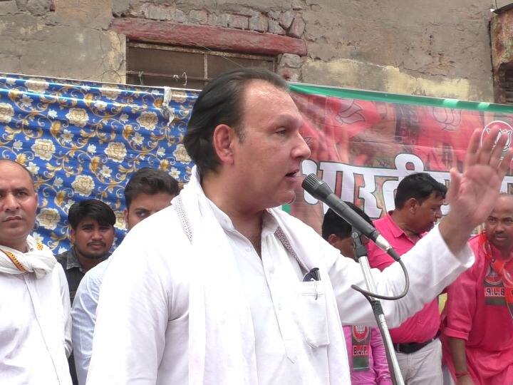 Bharatpur BJP District Chief Jagat Singh Controversial Statement Once Again abused officer from stage ANN Bharatpur News: बीजेपी जिला प्रमुख जगत सिंह ने दिया विवादित बयान, पेयजल परियोजना अधिकारी को दी धमकी
