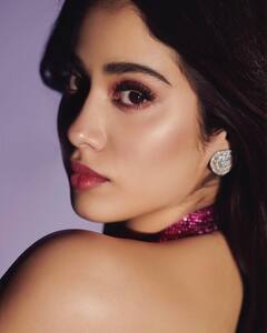 Jhanvi Kapoor : બોલિવૂડ અભિનેત્રી જ્હાન્વી કપૂરનો હોટ અવતાર,  વાઇન કલરના ડ્રેસમાં સ્પેશિયલ લુક, જુઓ Photos