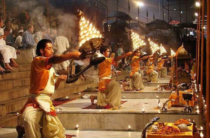 पहले बात बनारस की - लोगों के मन में सवाल उठता रहता है कि आखिर क्यों वाराणसी को बनारस कहा जाता है. दरअसल लोगों में वाराणसी से ज्यादा बनारस लोकप्रिय है.