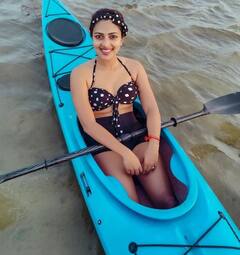 બિકીનીમાં મસ્તી કરતી જોવા મળી જાણીતી અભિનેત્રી, ક્યારેક ચોરીના આરોપ ખાધી હતી જેલની હવા