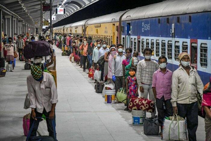 आपको बता दें रेलवे की ओर से डेस्टिनेशन अलर्ट वेकअप अलार्म की सुविधा मिलेगा, जिसके तहत आपको तय स्टेशन से पहले अलार्म मिल जाएगा. बता दें यह आपको स्टेशन से 20 मिनट पहले मिलेगा.