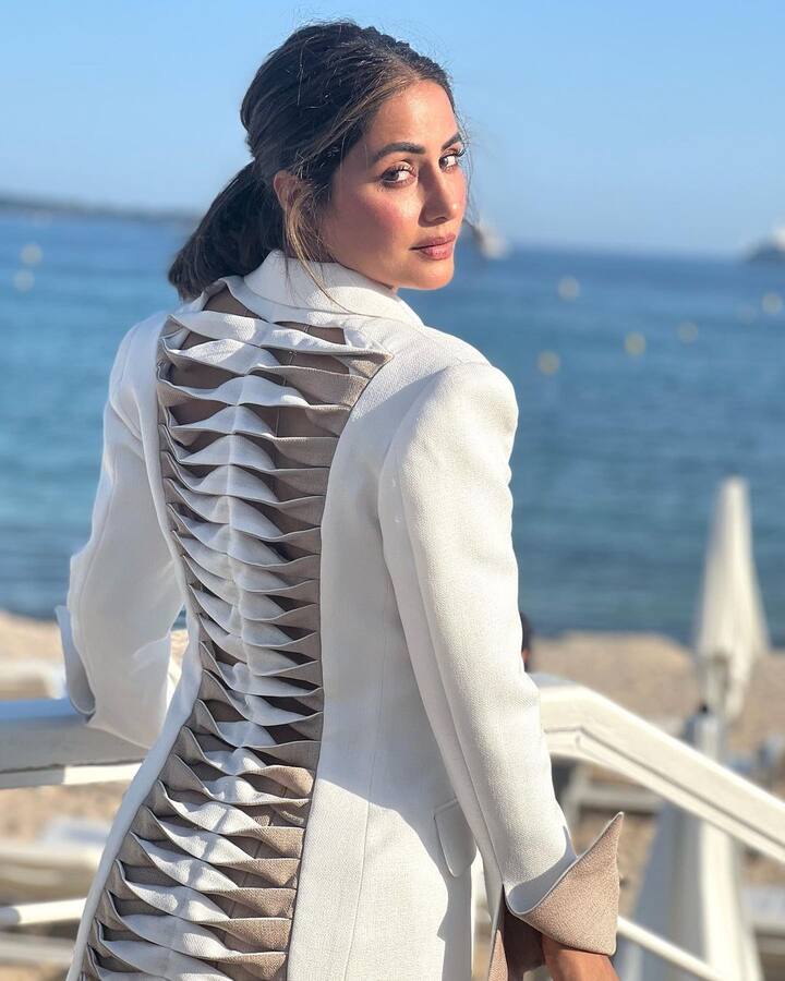 आता तिने आणखी एक कान्स लूक चाहत्यांसोबत शेअर केला आहे.(photo: /realhinakhan/ig)
