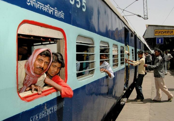 इसके बाद में यात्री से उसका पीएनआर नंबर पूछा जाएगा. जब आपके पीएनआर नंबर का वेरिफिकेशन हो जाएगा तो उसके बाद में आपका अलर्ट फीड हो जाएगा. इसके अलावा आपको फोन पर भी मैसेज के जरिए कंफर्मेशन मिल जाएगा. इस मैसेज के लिए आपको 3 रुपये चार्ज देना होगा.