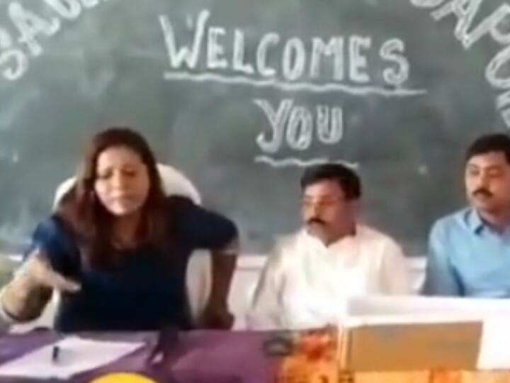 Chhattisgarh News Sarguja Viral Video officer abused the teacher in Surguja ANN Chhattisgarh News: छत्तीसगढ़ में महिला अपर कलेक्टर के बिगड़े बोल, सभी के सामने टीचर को कहे अपशब्द