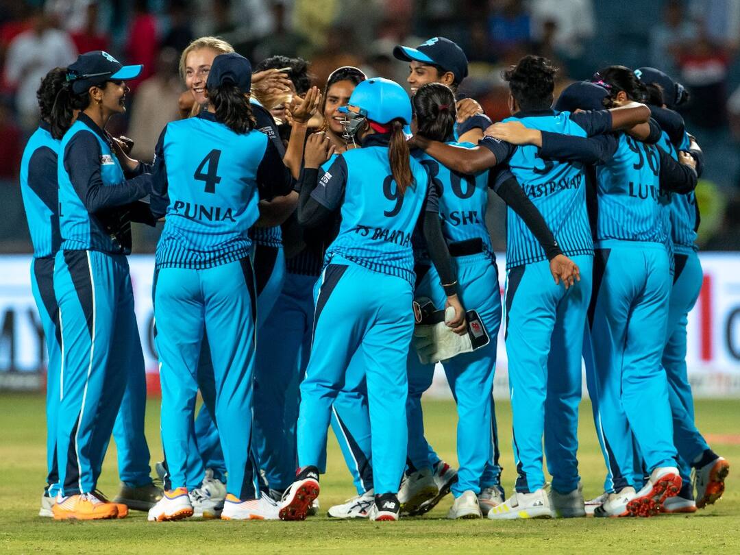 womens t20 challenge 2022 supernovas won the trophy for the 3rd time beat velocity Womens T20 Challenge :  हरमनप्रीतचा सुपरनोवाज तिसऱ्यांदा चॅम्पियन, व्हेलोसिटीचा पराभव