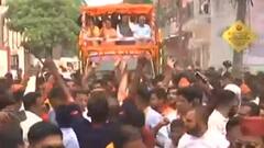 Champawat में मुख्यमंत्री धामी के लिए CM Yogi का रोड शो, देखें सीधी तस्वीरें