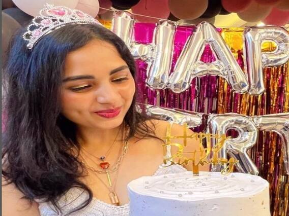 srushti birthday pics: கன்னக்குழி பியூட்டி சிருஷ்டியின் பிறந்தநாள் கொண்டாட்டம்....! srushti birthday pics: கன்னக்குழி பியூட்டி சிருஷ்டியின் பிறந்தநாள் கொண்டாட்டம்....!