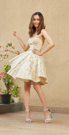 Manushi Chhillar: जणू अप्सराच अवतरली! मानुषीच्या ट्रेडिशनल लूकने चाहते घायाळ