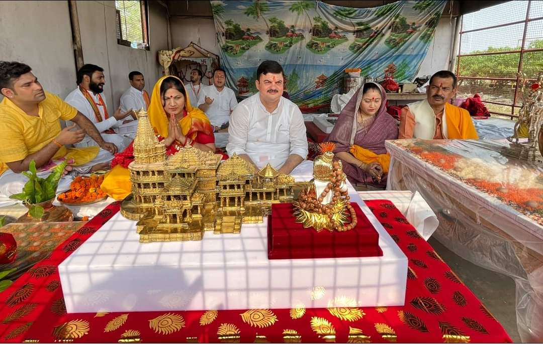 Ayodhya Ram Mandir: रामलला के गर्भ गृह के प्रथम शिला के पूजन का अनुष्ठान शुरू, 40 नामचीन वैदिक ब्राह्मण कर रहे पूजन