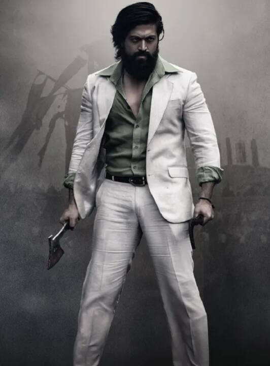 साउथ सुपरस्टार यश की ब्लॉकबस्टर फिल्म 'केजीएफ चैप्टर 2' (KGF Chapter 2) को लेकर दर्शकों में काफी क्रेज देखने को मिला था, लेकिन इसके बावजदू कुछ लोग अब भी इस फिल्म को नहीं देख पाए हैं. ऐसे लोग अब घर बैठे ओटीटी प्लेटफॉर्म अमेजन प्राइम वीडियो पर इस धांसू एक्शन फिल्म का लुत्फ उठा सकते हैं.