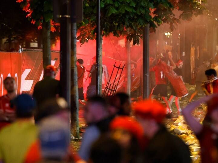 UEFA Champions League Final 2022: मैच से ठीक पहले स्टेडियम के बाहर हुआ जमकर हंगामा, 37 मिनट देर से शुरू हुआ मुकाबला Real Madrid vs Liverpool UEFA Champions League Final 2022 delayed after Chaos outside Stadium UEFA Champions League Final 2022: मैच से ठीक पहले स्टेडियम के बाहर हुआ जमकर हंगामा, 37 मिनट देर से शुरू हुआ मुकाबला