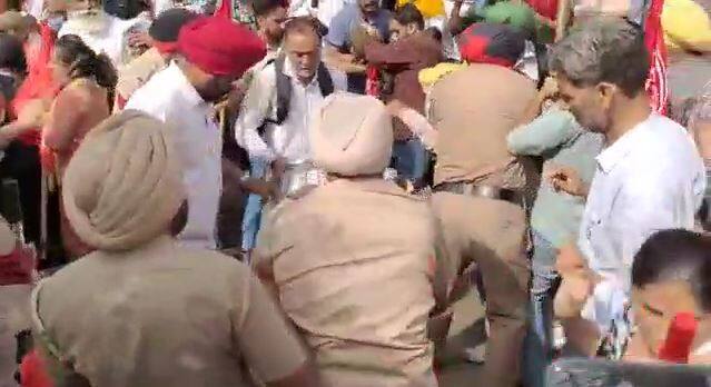 Democratic Teachers  Protest march Front towards Education Minister's Gurmeet Singh Meet Hayer residence  ,Clash between police and teachers ਡੈਮੋਕਰੇਟਿਕ ਟੀਚਰ ਫਰੰਟ ਵੱਲੋਂ ਸਿੱਖਿਆ ਮੰਤਰੀ ਦੀ ਕੋਠੀ ਵੱਲ ਰੋਸ ਮਾਰਚ , ਪੁਲੀਸ ਤੇ ਅਧਿਆਪਕਾਂ ਵਿਚਾਲੇ ਹੋਈ ਧੱਕਾ ਮੁੱਕੀ