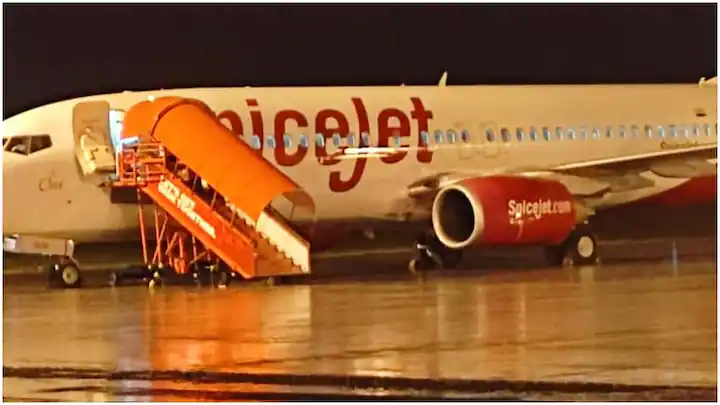 Spicejet Mumbai-Gorakhpur flight windshield cracked flight returned to Mumbai Flight Windshield: 37 ਹਜ਼ਾਰ ਫੁੱਟ ਦੀ ਉਚਾਈ 'ਤੇ ਮੁੰਬਈ-ਗੋਰਖਪੁਰ ਸਪਾਈਸਜੈੱਟ ਜਹਾਜ਼ ਦੀ ਵਿੰਡਸ਼ੀਲਡ ਹੋਈ ਕ੍ਰੈਕ