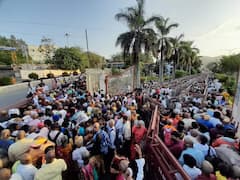 In Pics : తిరుమలలో భారీగా భక్తుల రద్దీ, కిలో మీటర్ల మేర క్యూలైన్లు