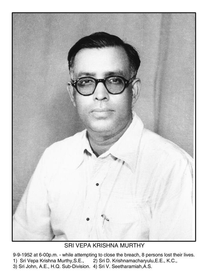 వేప కృష్ణ మూర్తి, 1952లో బ్రీచ్ పనులు చేస్తుండగా జరిగిన ప్రమాదంలో మరణించారు. ఈ ప్రమాదంలో 8 మంది చనిపోయారు.