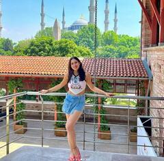 મિત્રો સાથે તૂર્કીમાં એન્જોય કરી રહી છે સારા અલી ખાન, જુઓ તસવીરો