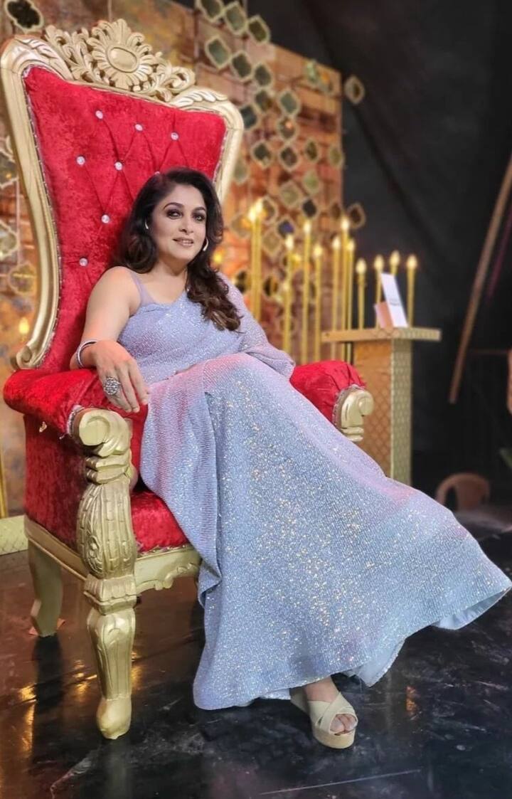 ஒரு ஆணுக்கு எழுதிய இலக்கணம் உன்னிடத்தில் கண்டேன் என் பாதத்தில் பள்ளிகொள்ள உனக்கொரு அனுமதி தந்தேன்