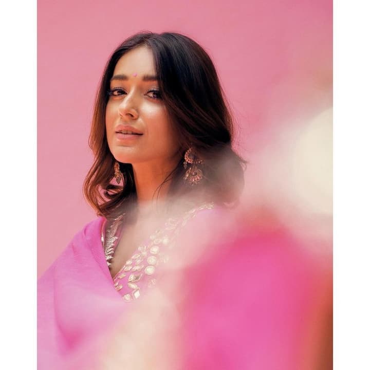 సినిమాల్లోకి రాకముందే కొన్ని వాణిజ్య ప్రకటనల్లోనూ నటించింది.(Image credit: Ileana Instagram)