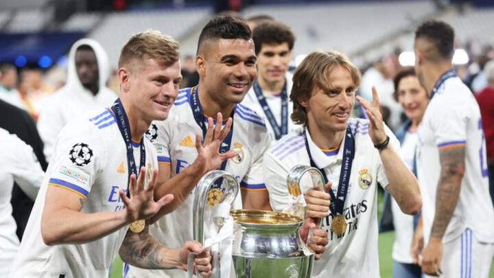 রিয়ালের মাঝমাঠের ত্রিমূর্তি। টনি ক্রুস, ক্যাসেমিরো ও লুকা মদ্রিচ। তিন জনেই এই নিয়ে পাঁচবার রিয়ালের জার্সিতে চ্যাম্পিয়ন্স লিগ খেতাব জিতলেন।