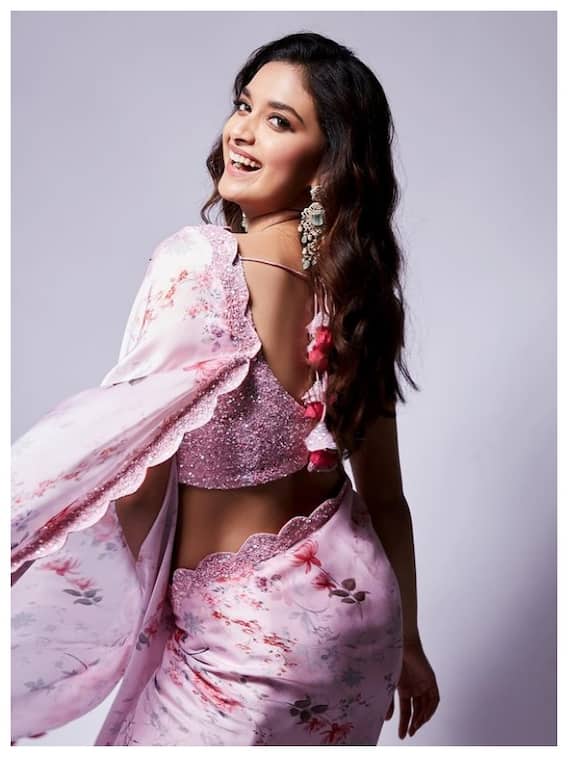 పింక్ శారీ, క్యూట్ స్మైల్ - కీర్తి సురేష్ ఫొటోలు 