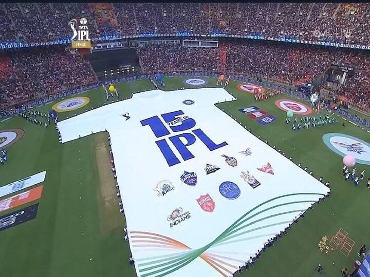 IPL 2022 Final GT vs RR Worlds Largest Jersey at Largest Cricket Stadium Narendra Modi Stadium Guinness World Record IPL 2022 Final: ஐபிஎல் நிறைவு விழாவில் கின்னஸ் உலக சாதனை... ரசிகர்களை மகிழ்வித்த கலை நிகழ்ச்சிகள் !