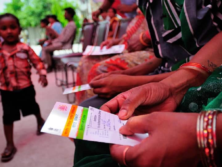 Aadhaar Card: UIDAI Warns Citizens Against Sharing Aadhaar Card Copies With Others, Urges To Use ‘Mask Aadhaar’ Aadhaar Card: UIDAI Warns Citizens Against Sharing Aadhaar Card Copies With Others, Urges To Use ‘Mask Aadhaar’