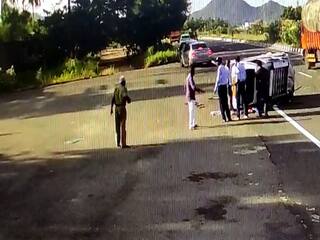 Dindigul:  20 அடி தூரம் பறந்த கார்! பதறவைத்த திண்டுக்கல் விபத்து!