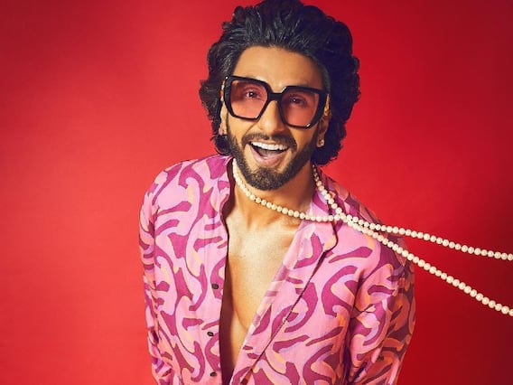 ’சேட்டைக்காரன் நானே...’ - ரன்வீர் சிங் கலர்ஃபுல் ஃபோட்டோஸ்! ’சேட்டைக்காரன் நானே...’ - ரன்வீர் சிங் கலர்ஃபுல் ஃபோட்டோஸ்!
