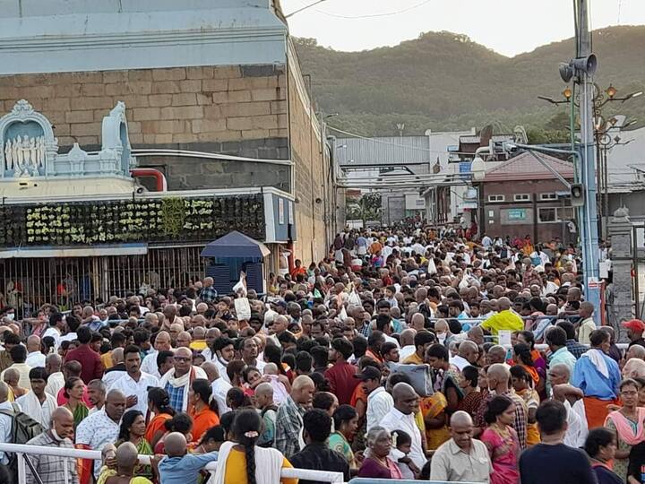 మొత్తం 29కంపార్ట్మెంట్స్ భక్తులతో నిండి పోయాయి.