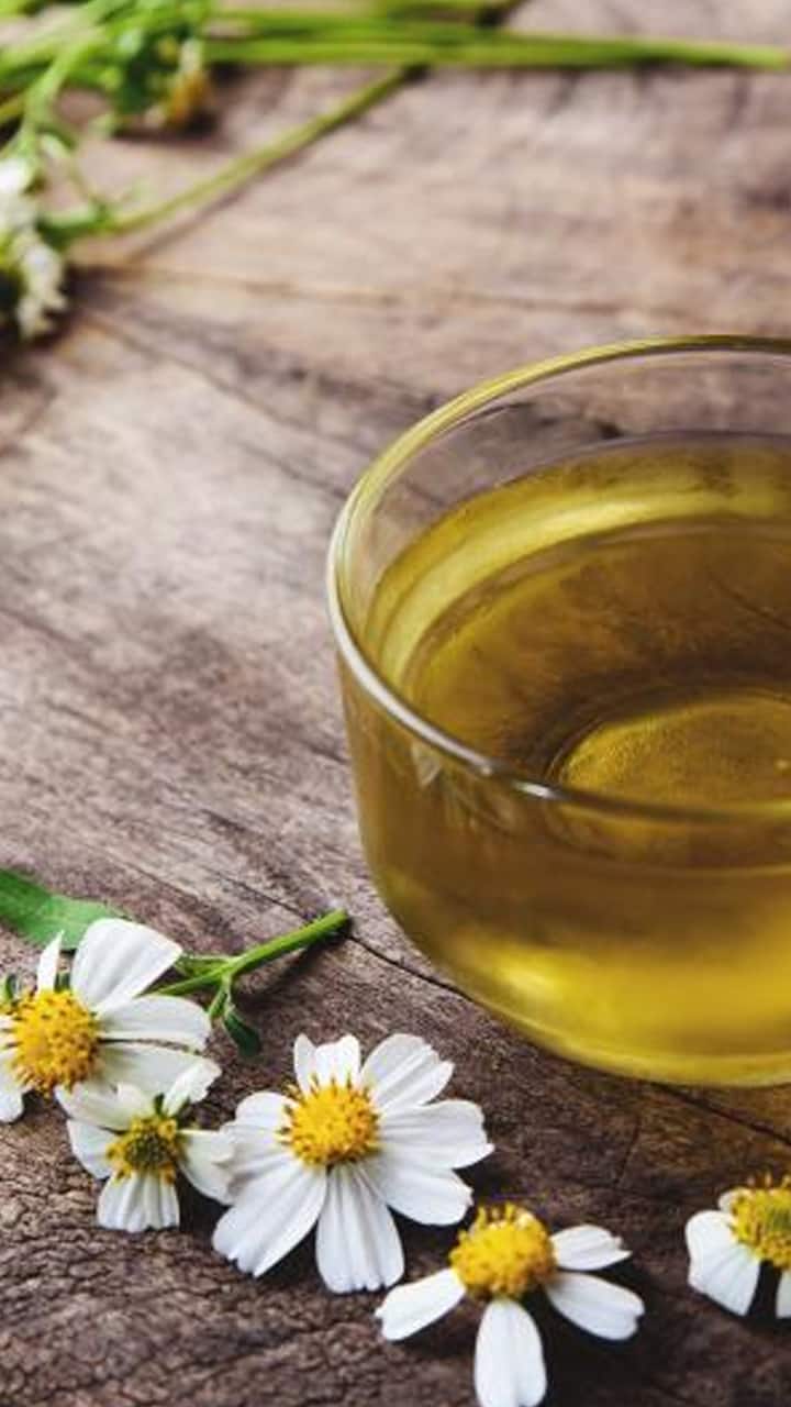 சீமை சமாந்தி எனும் chamomile tea மன அழுதத்தை குறைக்க, தூக்கமின்மையில் இருந்து விடுபட உதவுகிறது..