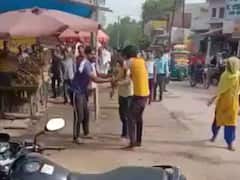 Bulandshahr Crime News: सरेआम कुल्हाड़ी से काटकर ई-रिक्शा चालक की हत्या, हमलावर को लोगों ने जमकर पीटा